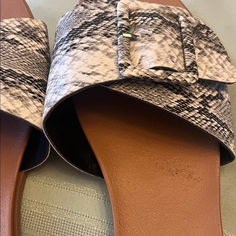 Olivia Miller Snake Pattern Sandals - Tan and Cream size 10